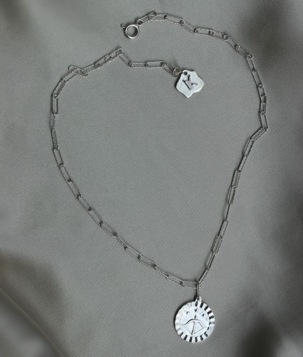 Naszyjnik z medalionem to najlepsza forma talizmanu. Moneta na łańcuszku. Motywujący naszyjnik. medalion. amulet talizman. Mierz wysoko.  Medalion srebrny