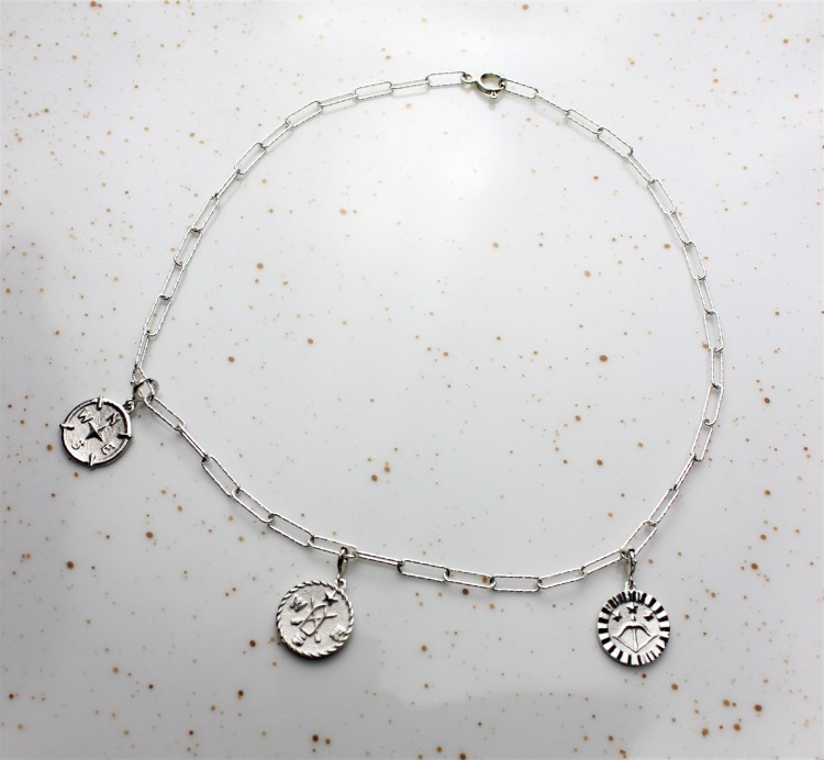 Naszyjnik z medalikami to najlepsza forma talizmanu. Monetki  na łańcuszku. Motywujący naszyjnik. medaliony. amulet talizman. Choker