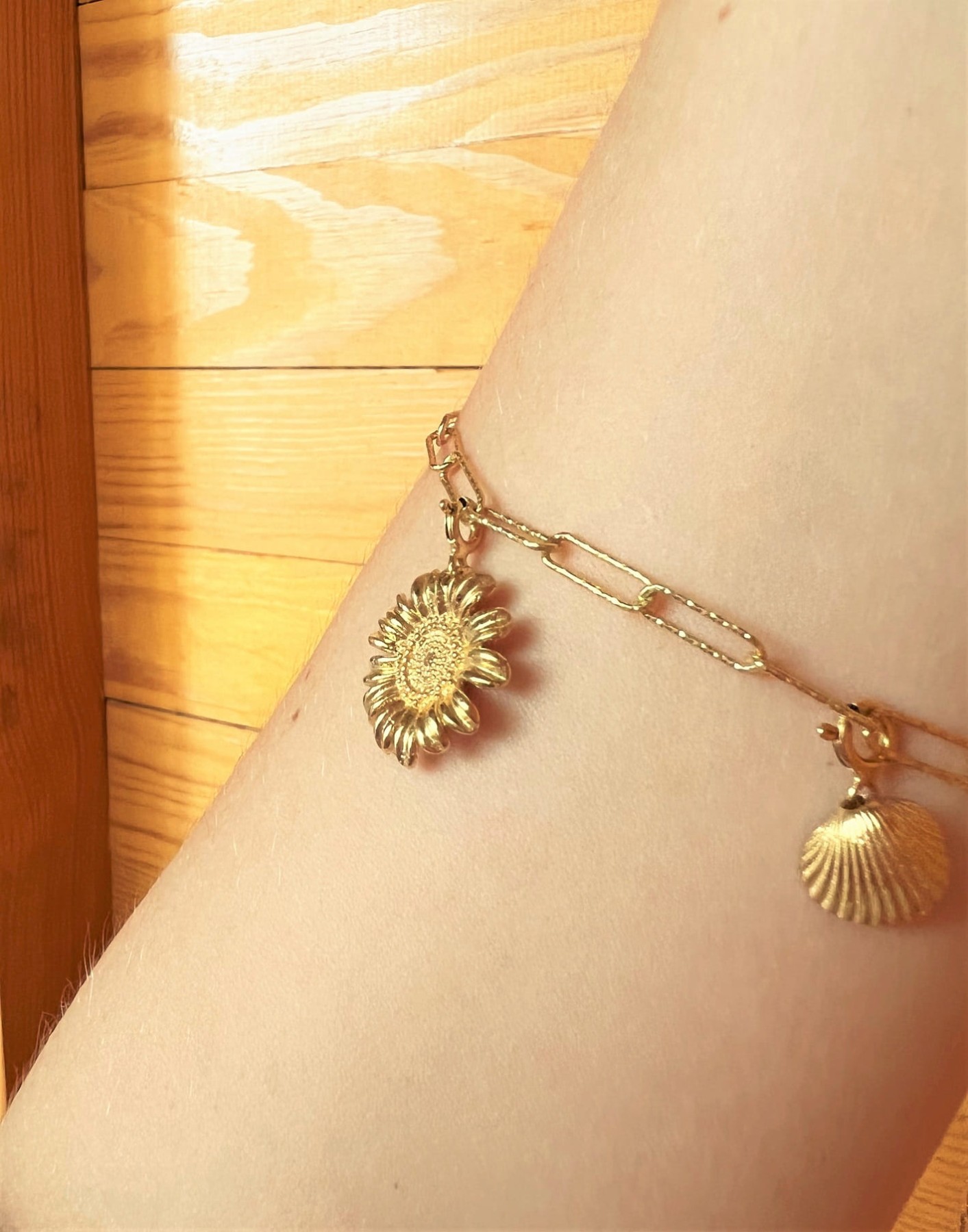 brasnsoletka z charmsami.jpg