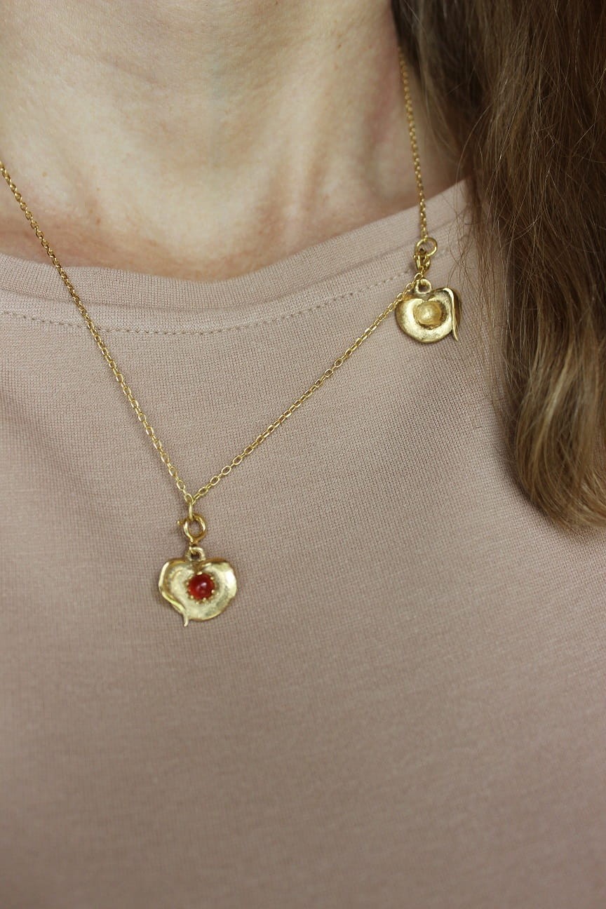 brzoskwinie na cienkim lancuszku_mniejsze.jpg