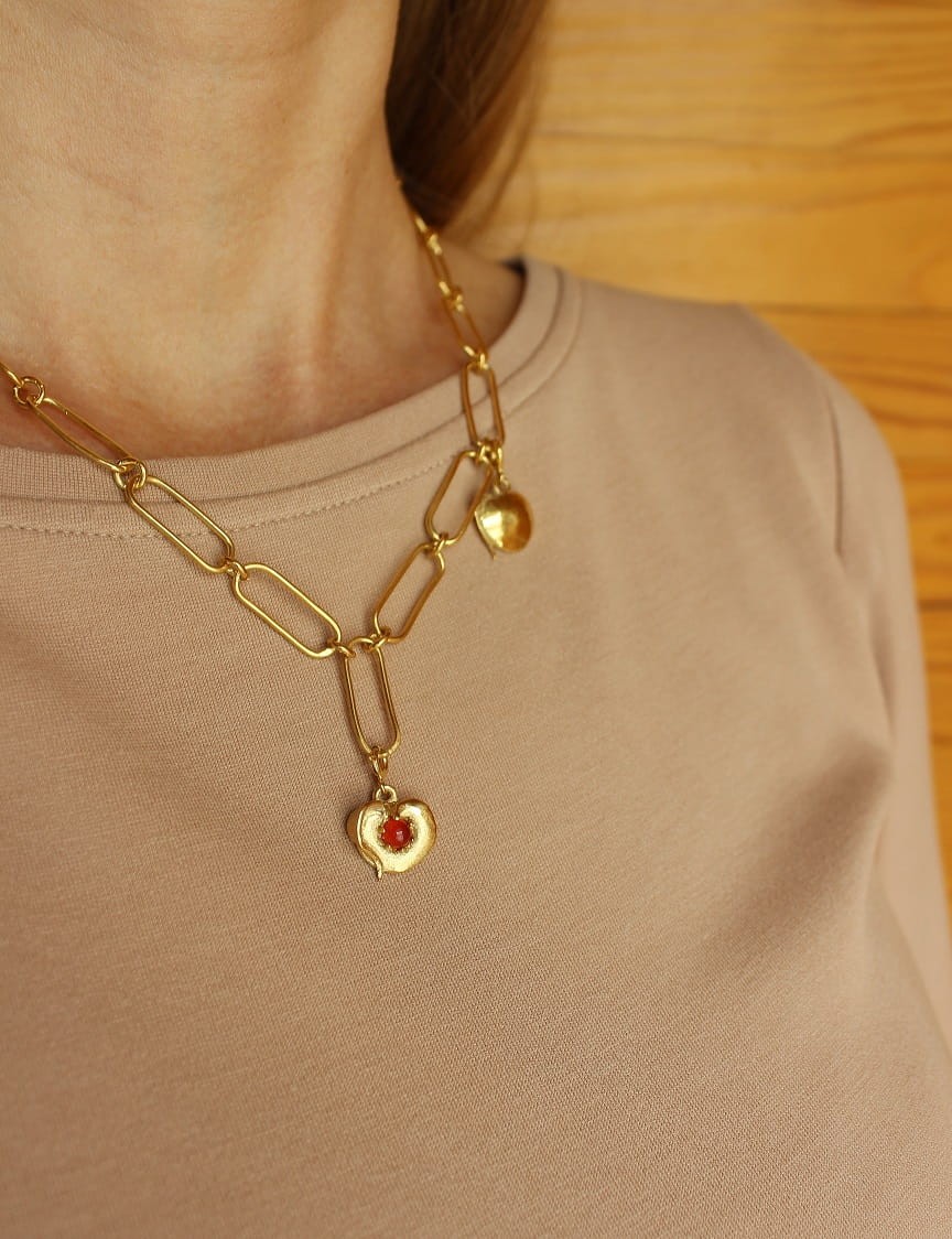 brzoskwinie na grubym lancuszku_mniejsze.jpg