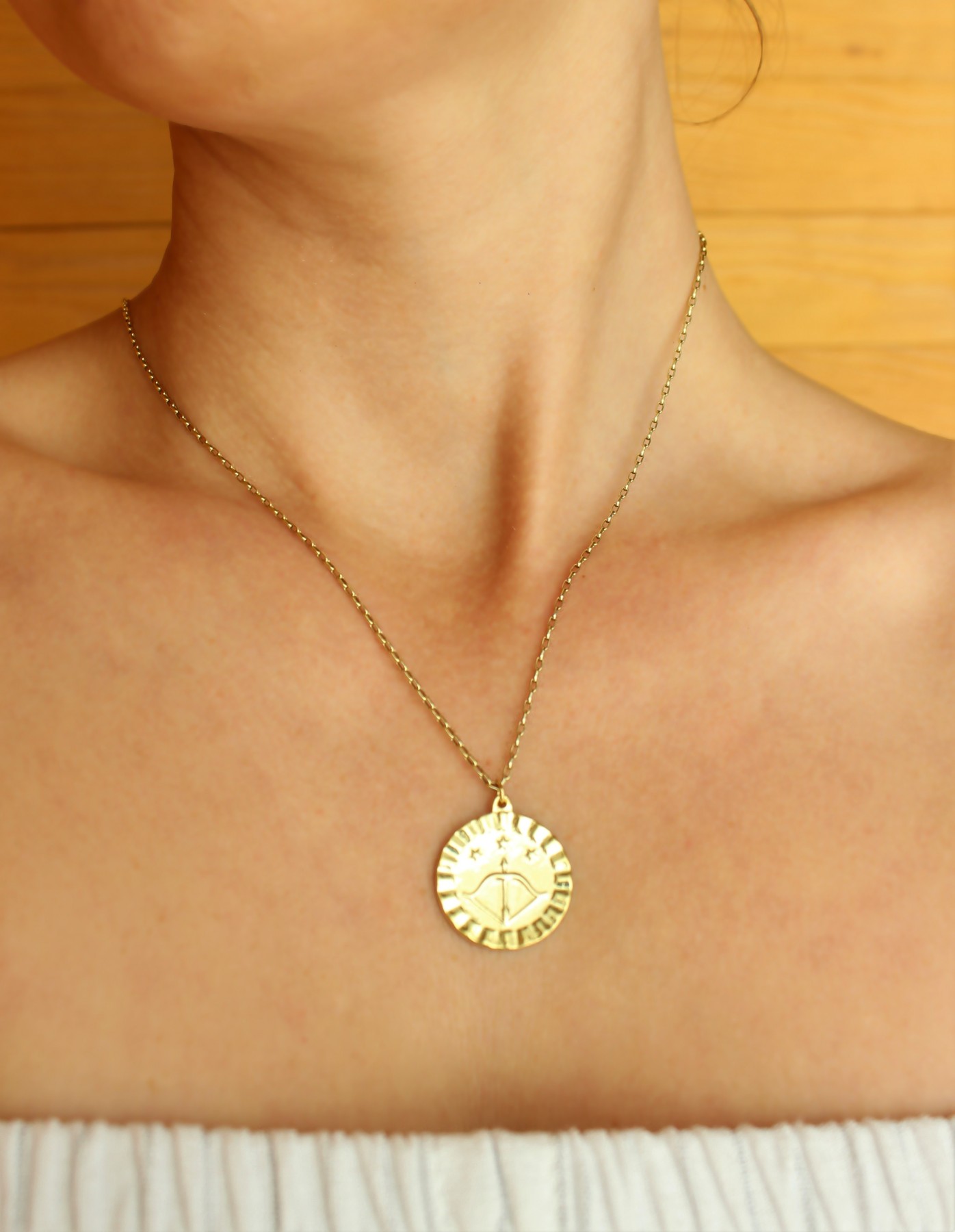 Naszyjnik z medalionem. Biżuteria autorska. Naszyjnik moneta. Naszyjnik z moneta. Medaliony na łańcuszku. Naszyjnik talizman. Amulet. Talisman. naszyjnik medalion