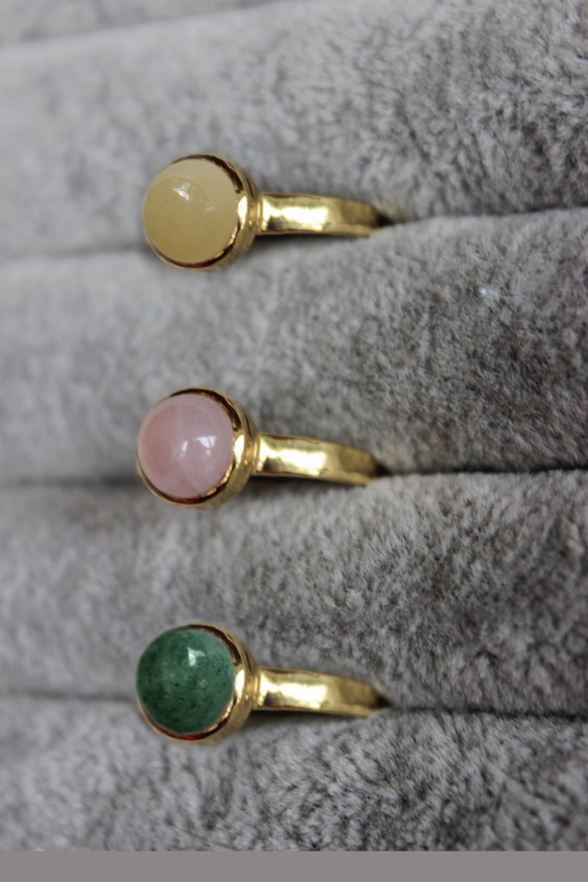 3 pierscionki z kwarcem.jpg