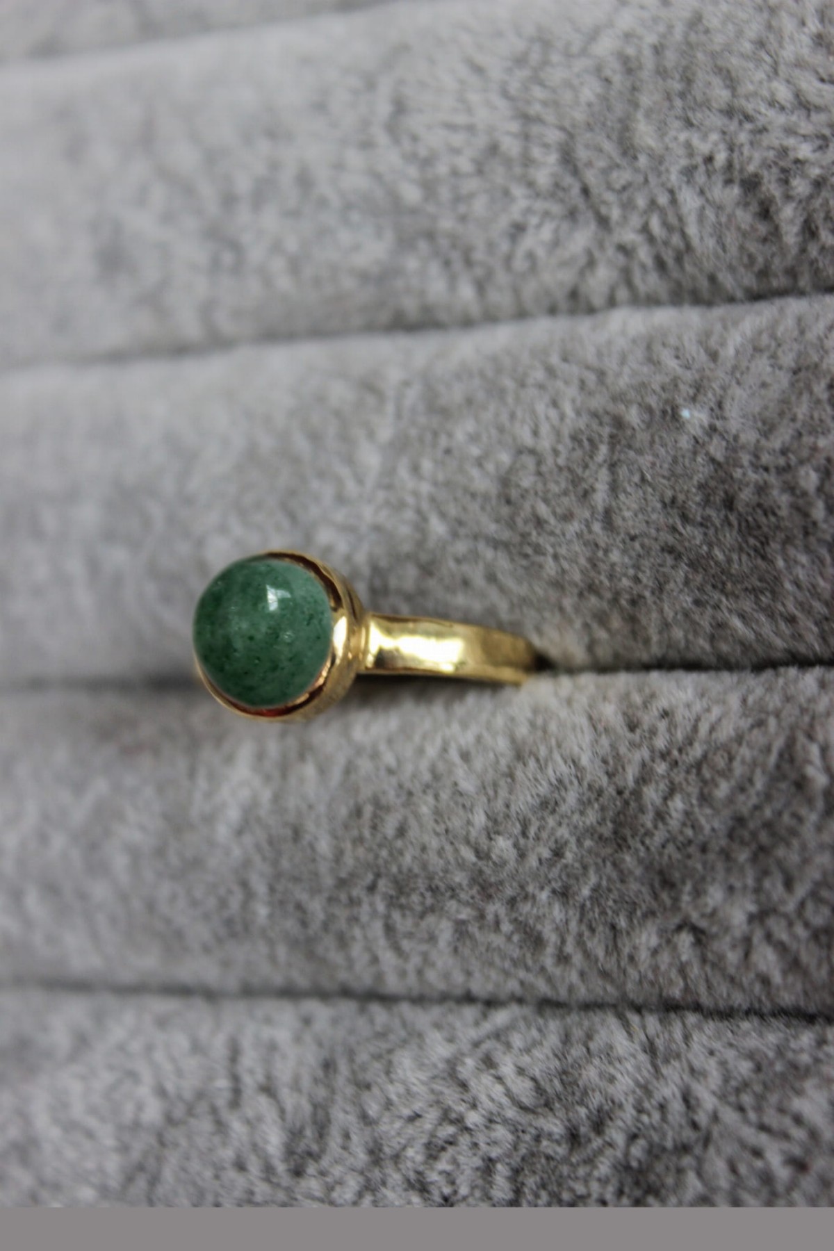 zielony pierscionek z kwarcem.jpg