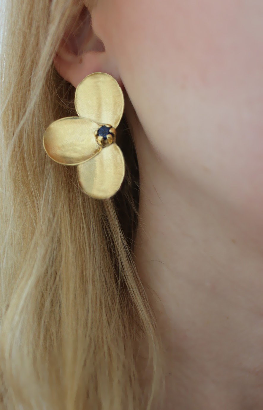 okazal kwiat-maly 3 na osobie.jpg